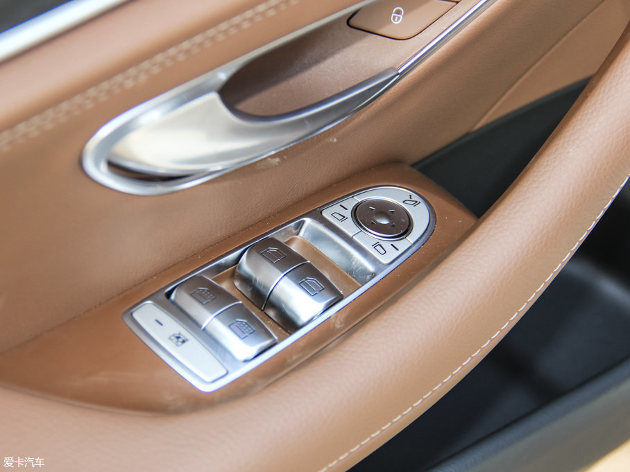 2016YE E 300L \ӺA