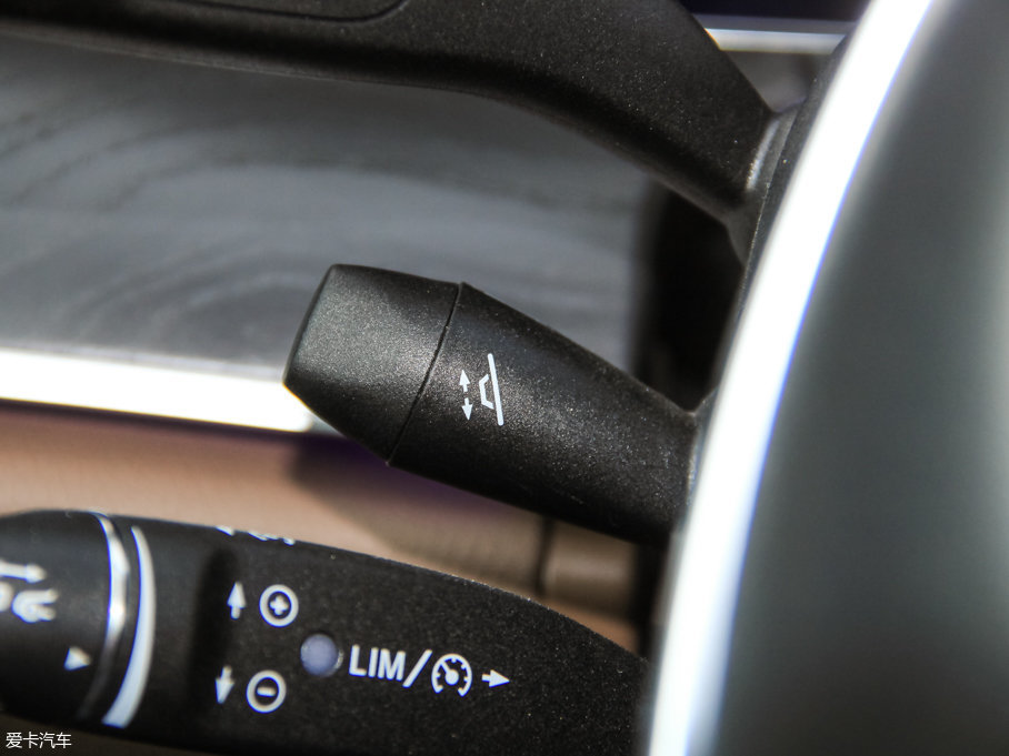 2016YE E 300L \(yn)ӺA