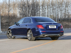 2016款E 300L 运动豪华型 左后45度