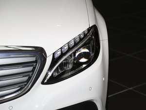 2017款C 180 L 大灯