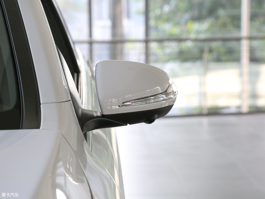 2017YGLC GLC 300 4MATICӸ