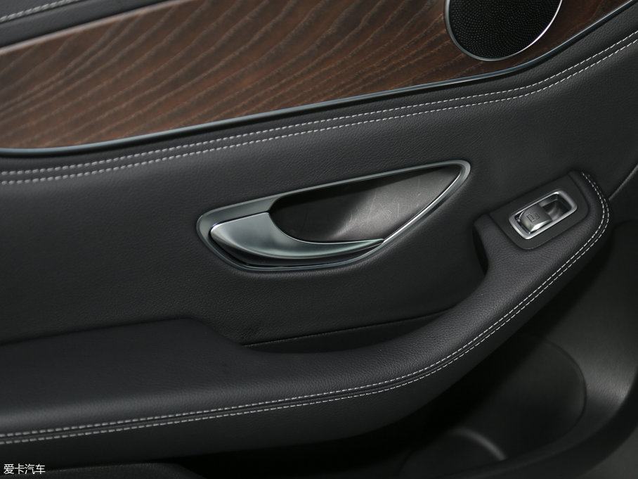 2017YGLC GLC 300 4MATICӸ