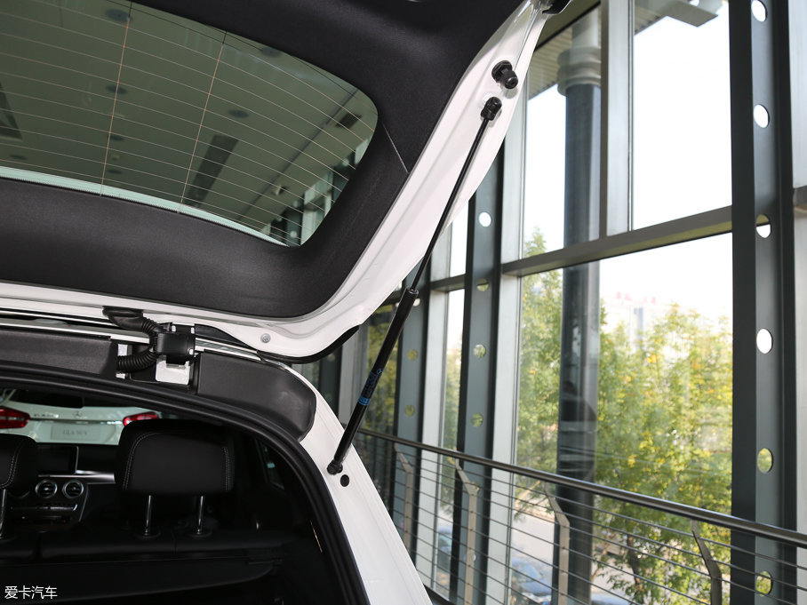 2017YGLC GLC 300 4MATICӸ