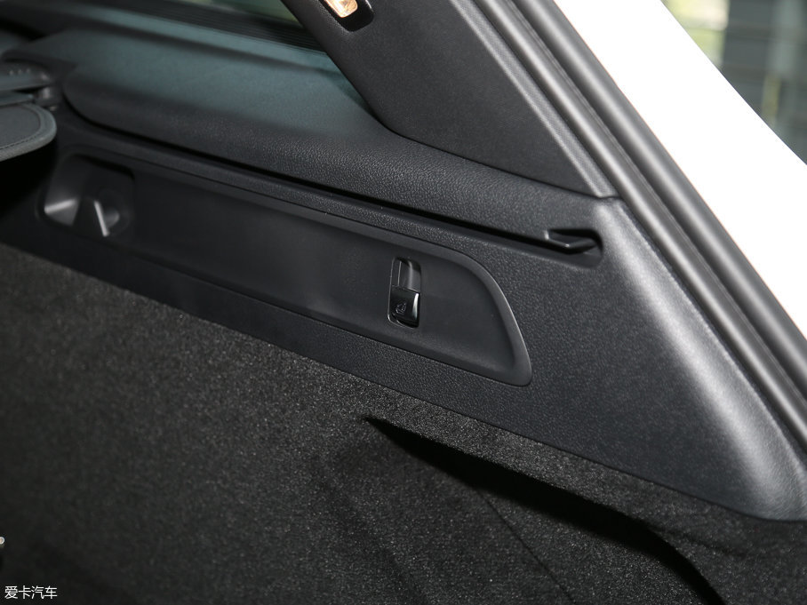 2017YGLC GLC 300 4MATICӸ