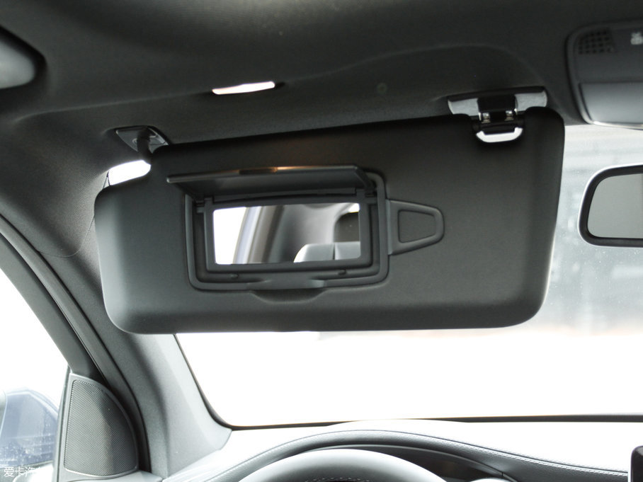 2017YGLC GLC 260 4MATIC(dng)