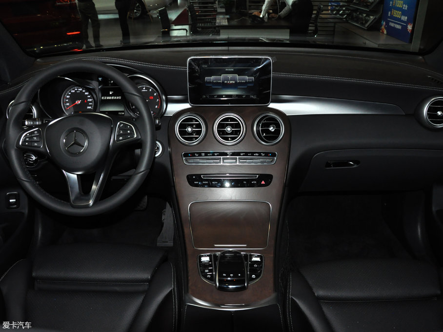 2017YGLC GLC 300 4MATICӸ