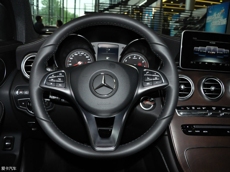 2017YGLC GLC 300 4MATICӸ