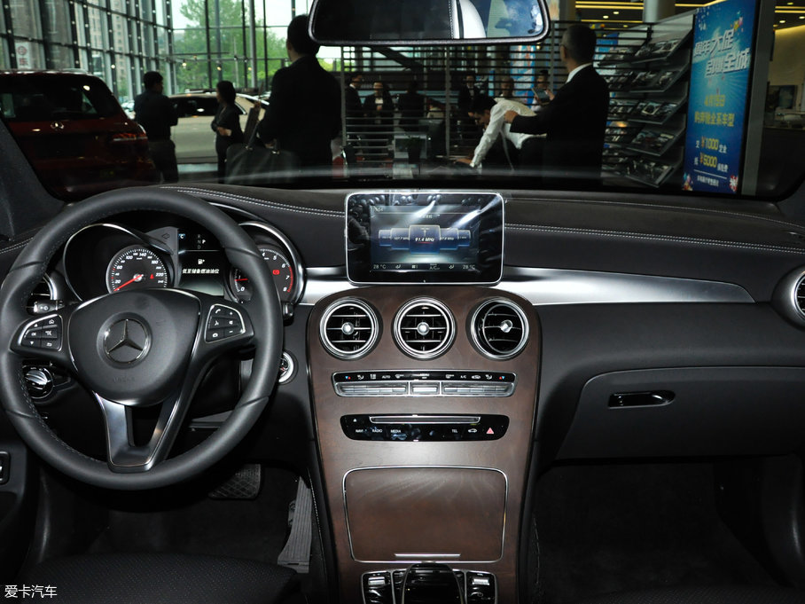 2017YGLC GLC 300 4MATICӸ