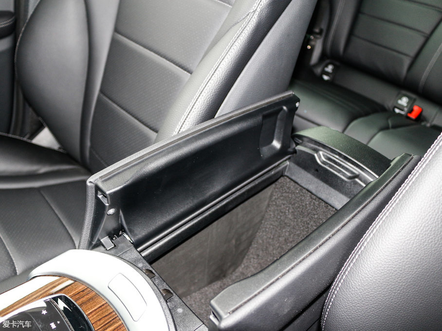 2017YGLC GLC 260 4MATICӸ