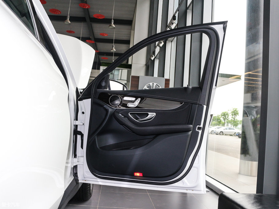 2017YGLC GLC 260 4MATICӸ