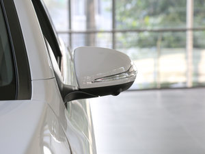 2017GLC 300 4MATICӸ ^