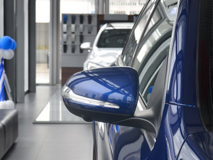 2017GLC 260 4MATICA (x)(ji)^