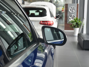 2017GLC 260 4MATICA (x)(ji)^