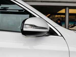 2017GLC 260 4MATICӸ ^