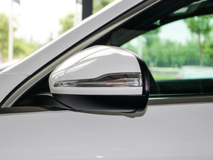 2017GLC 260 4MATICӸ ^