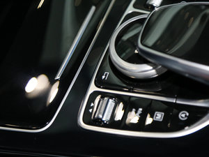 2017GLC 200 4MATIC п؅^