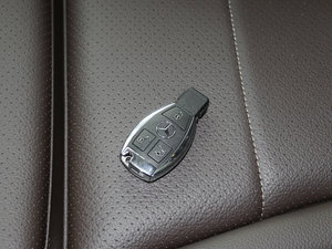 2017款GLC 260 4MATIC动感型 车钥匙