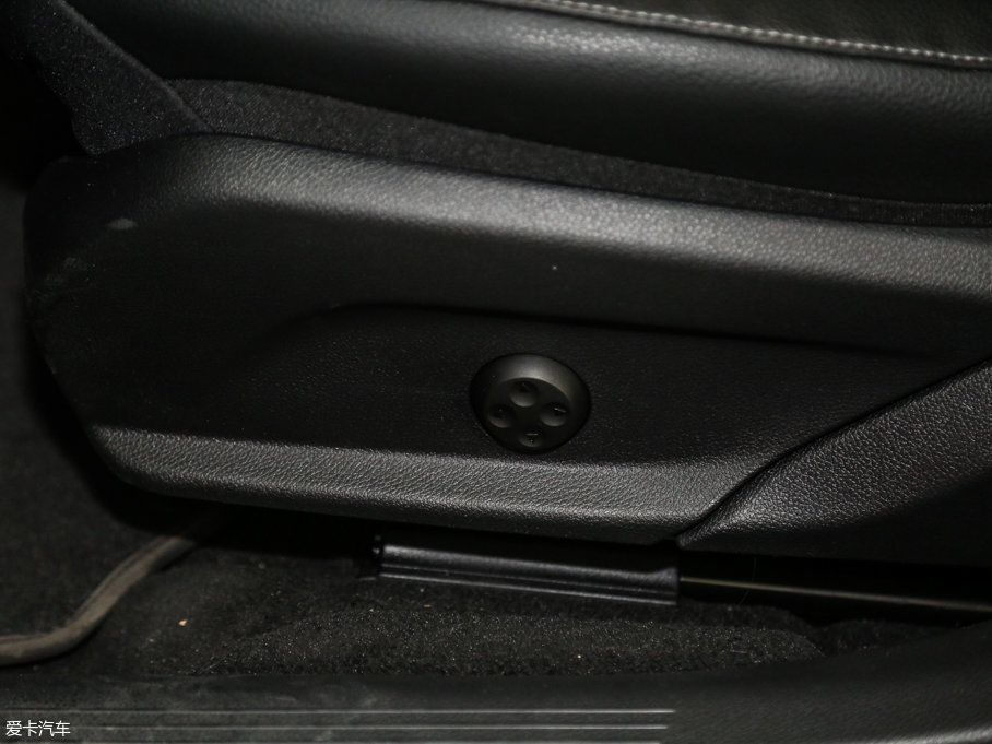 2017YE(j) E 300L \(yn)(dng)r(sh)