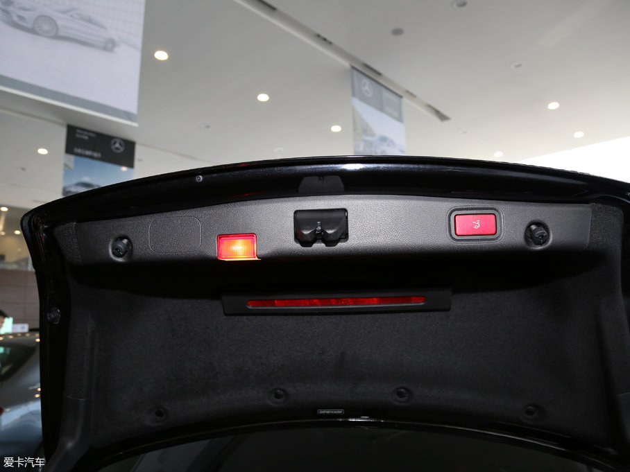 2017YE Ŀ E 300 \