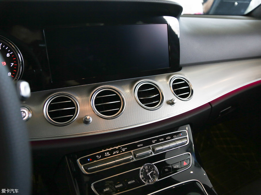 2017YE Ŀ E 300 \