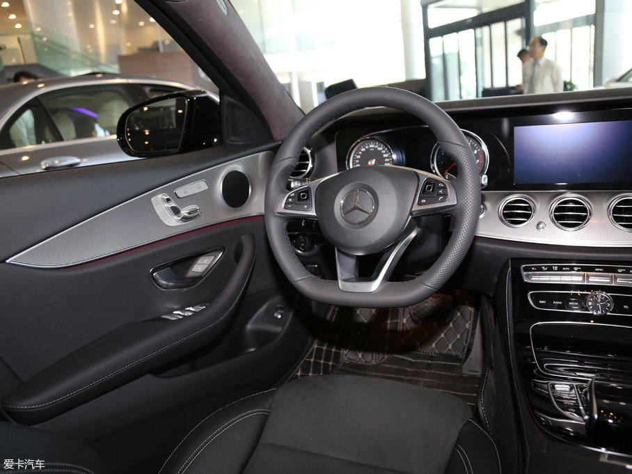 2017YE Ŀ E 300 \