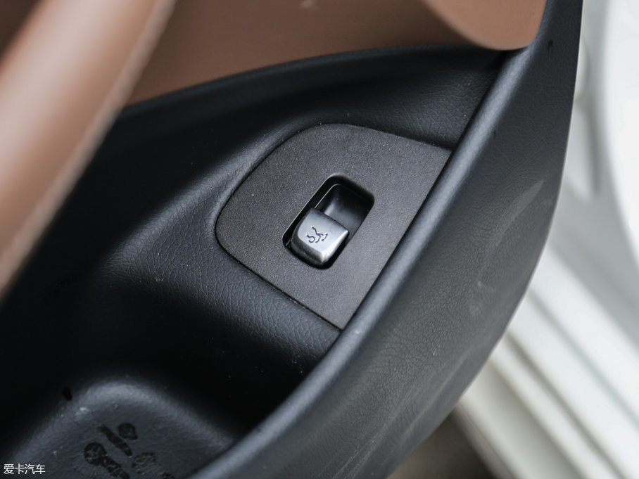 2017YE E 320L 4MATIC \