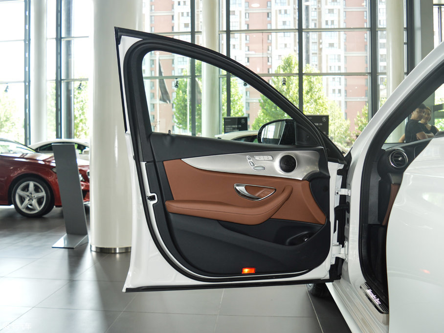 2017YE Ŀ E 200 4MATIC \