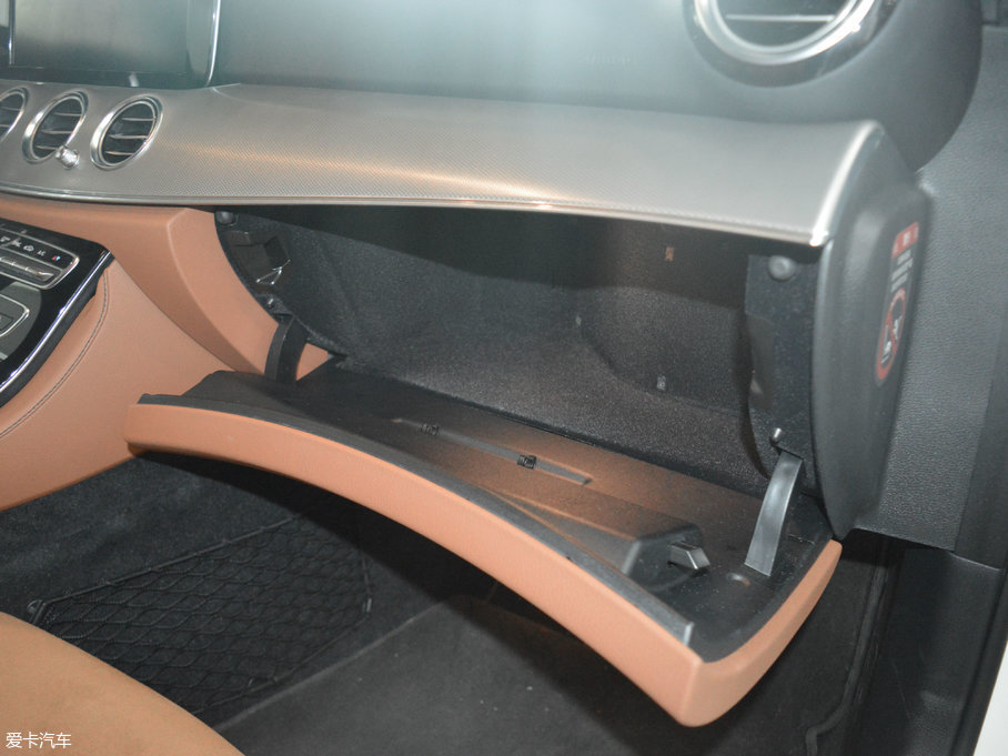 2017YE Ŀ E 200 4MATIC \