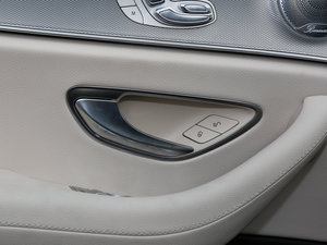 2017E 200 4MATIC \Ӱ g