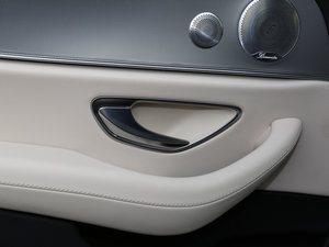 2017E 200 4MATIC \Ӱ g