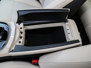 2017E 200 4MATIC \Ӱ g