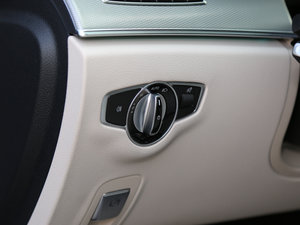 2017E 200 4MATIC \(yn)Ӱ п؅^(q)