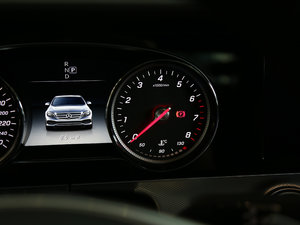 2017款改款 E 300 运动型 中控区