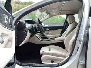 2017款E 200L 4MATIC 运动型 前排空间
