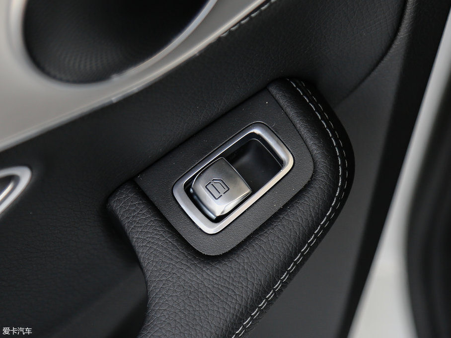 2017YC Ŀ C 200 4MATIC \Ӱ