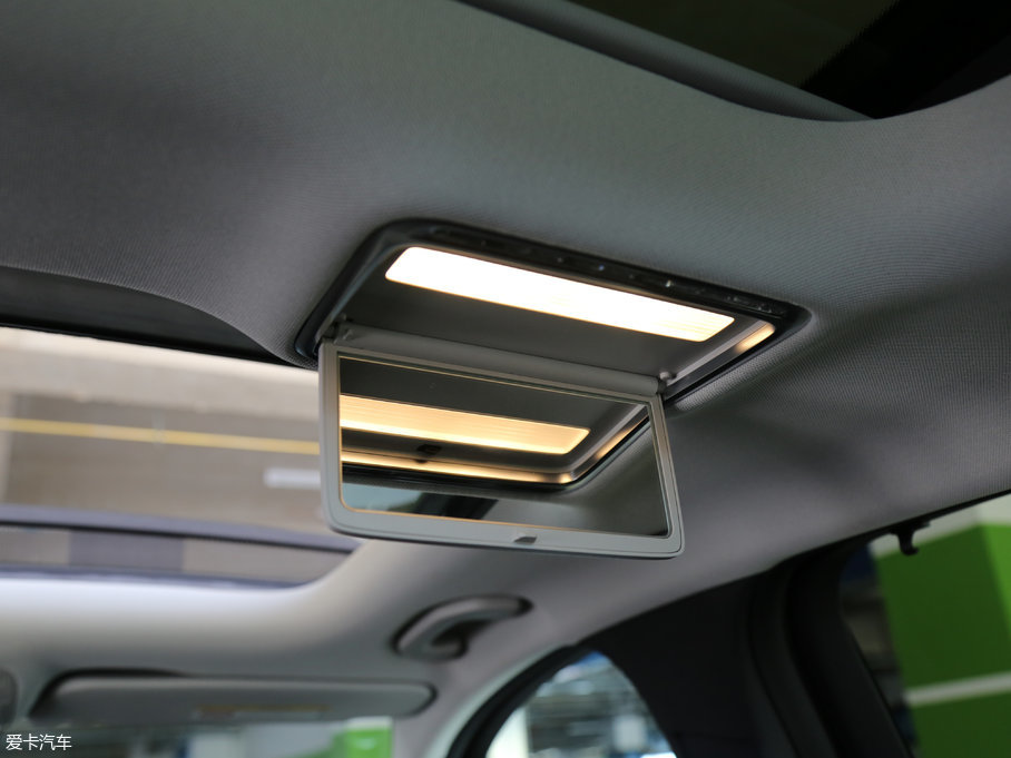 2017��YC�� �Ŀ� C 200 L 4MATIC �\�Ӱ�