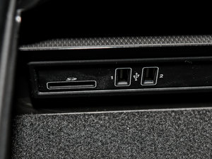 2017Ŀ C 200 4MATIC \Ӱ g