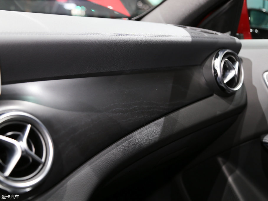 2017YGLA GLA 260 4MATIC \