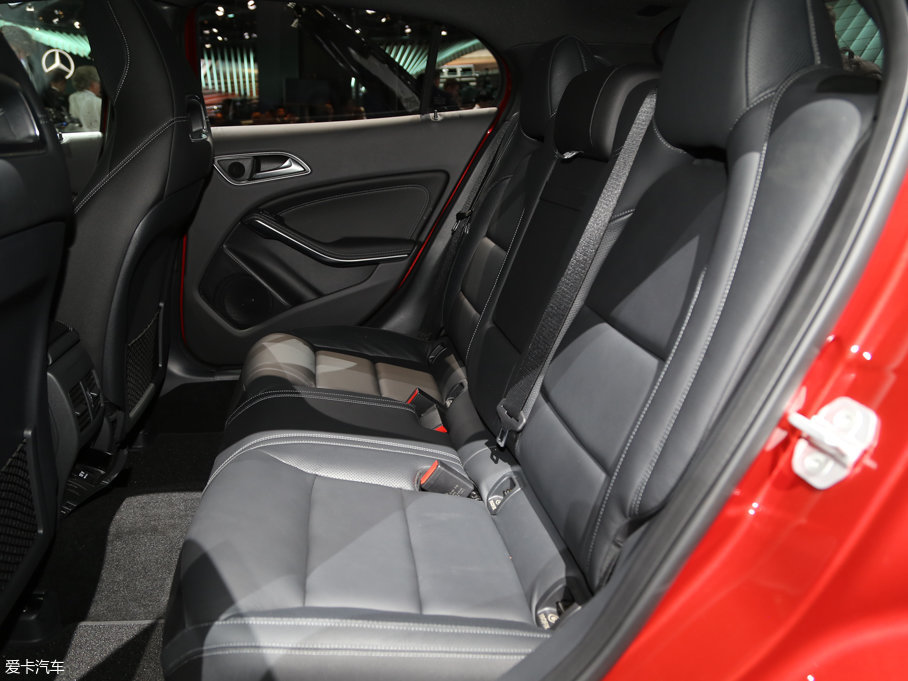 2017YGLA GLA 260 4MATIC \