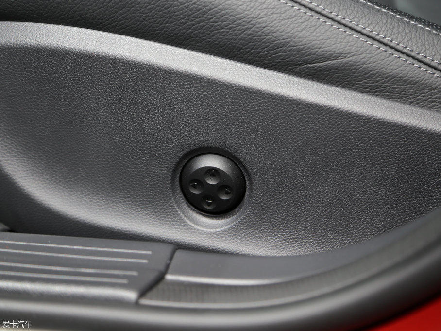 2017YGLA GLA 260 4MATIC \