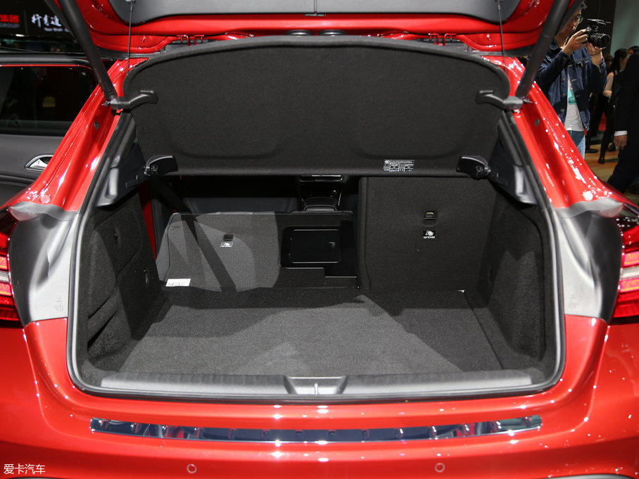 2017YGLA GLA 260 4MATIC \