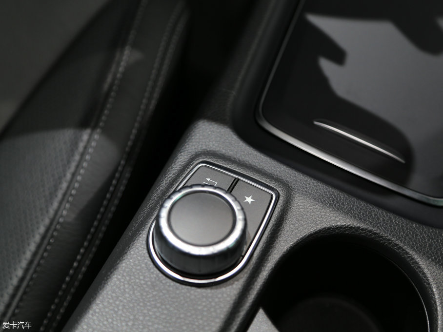 2017YGLA GLA 260 4MATIC \