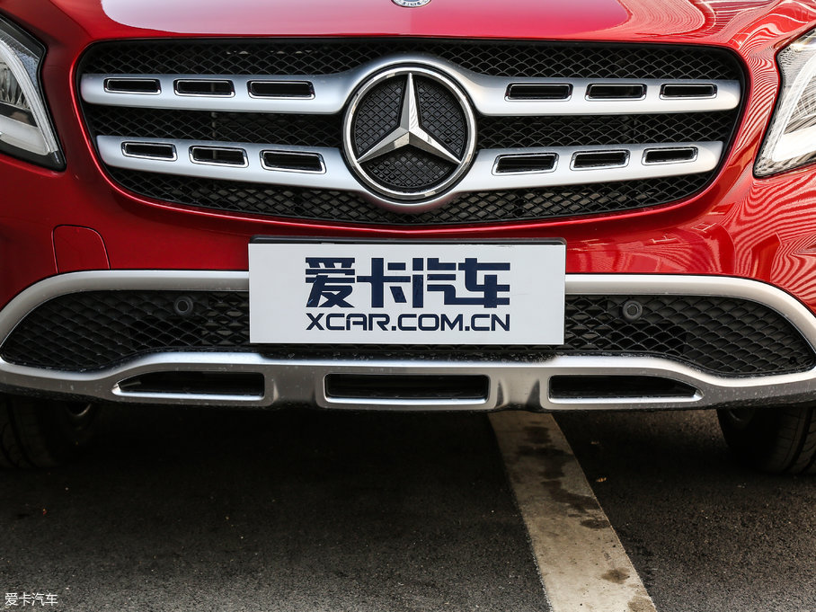 2017YGLA GLA 220 4MATIC r