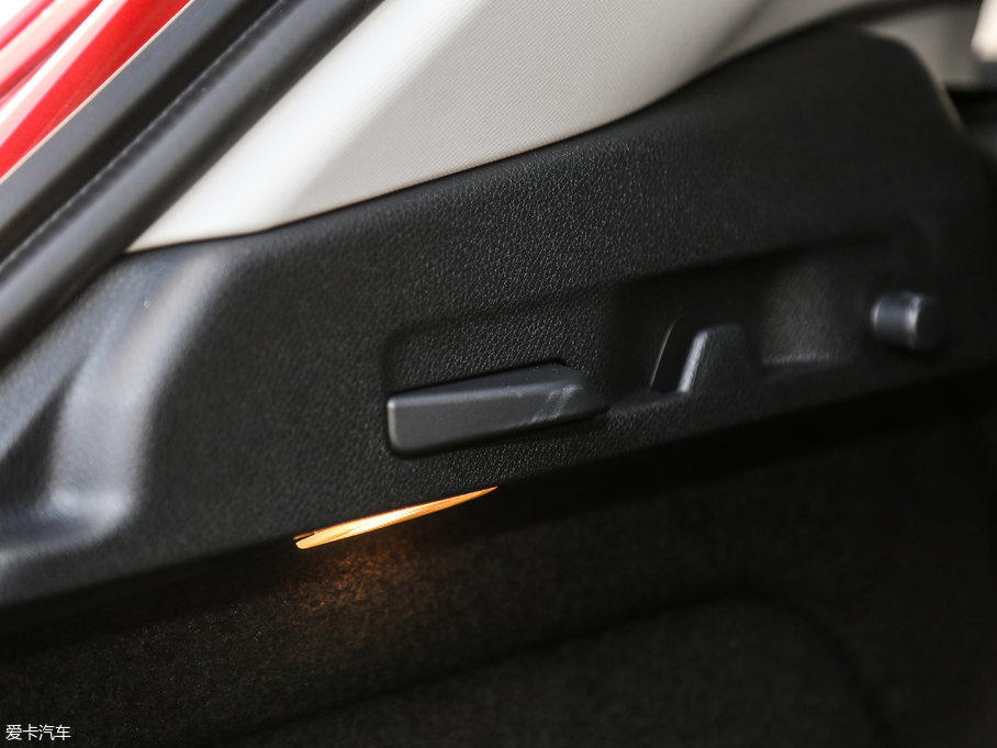 2017YGLA GLA 220 4MATIC r