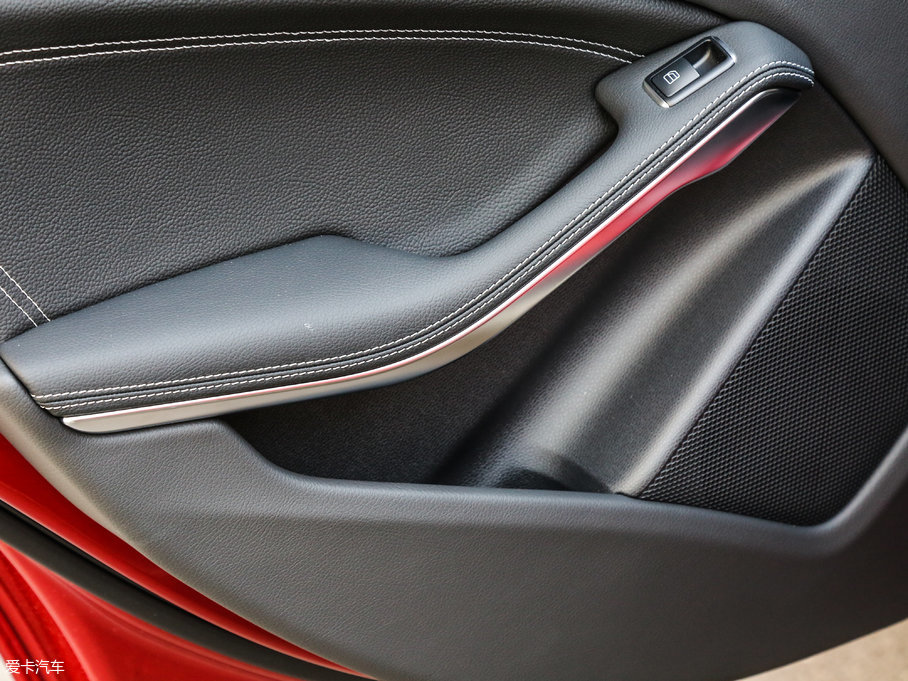 2017YGLA GLA 220 4MATIC r