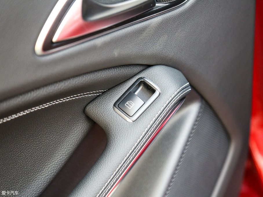 2017YGLA GLA 220 4MATIC r