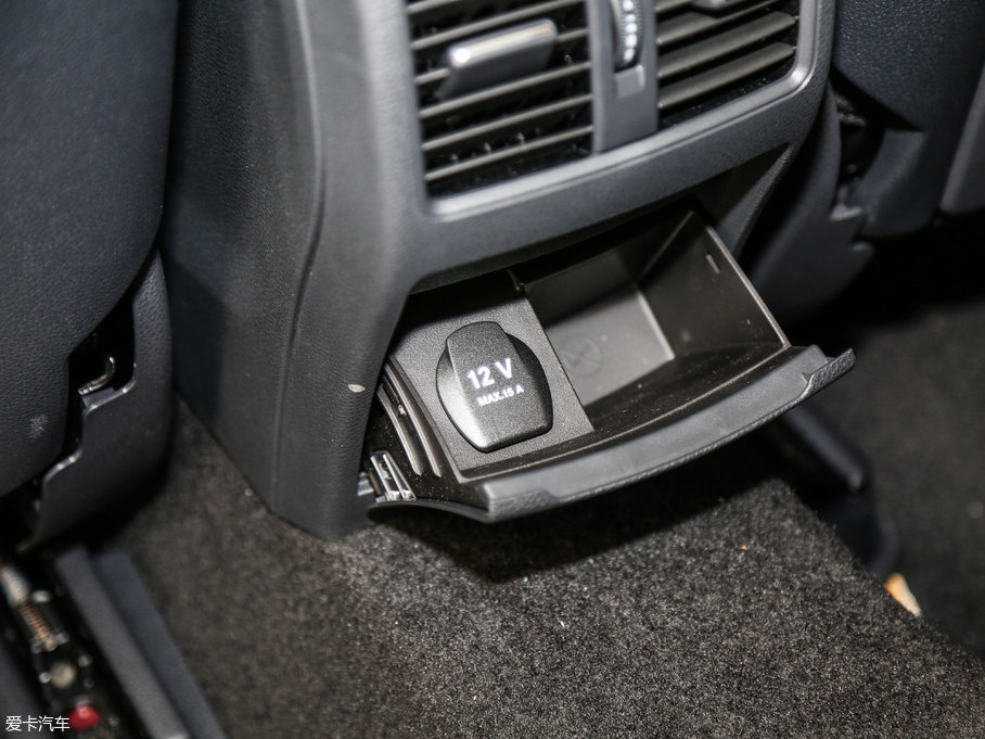 2017YGLA GLA 220 4MATIC r(sh)