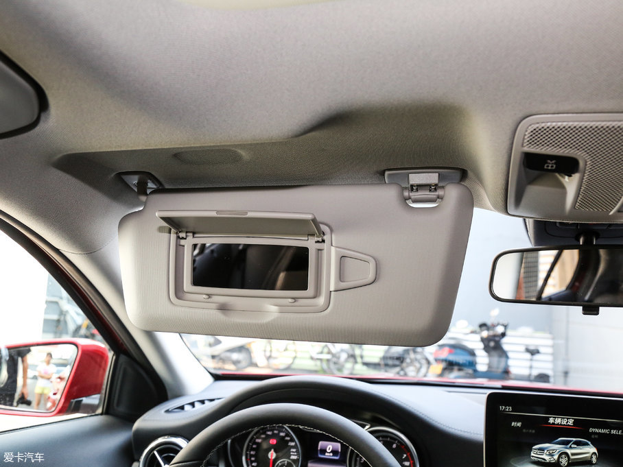 2017YGLA GLA 220 4MATIC r