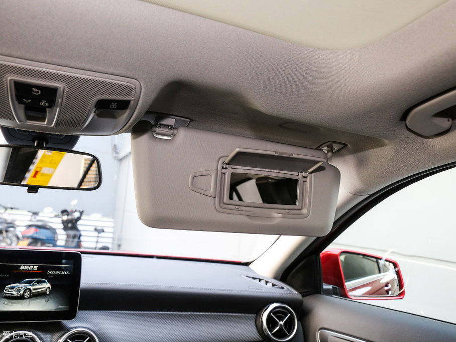 2017YGLA GLA 220 4MATIC r