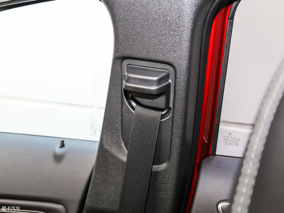 2017YGLA GLA 220 4MATIC r